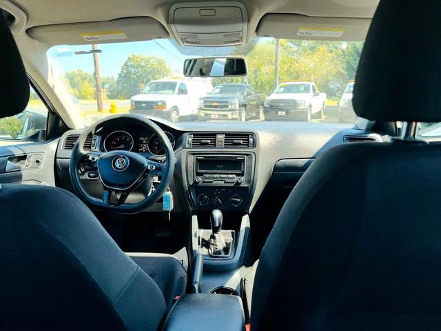 Photo of 2015 Silver Volkswagen Jetta
