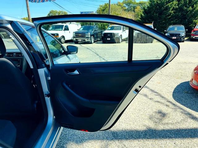 Photo of 2015 Silver Volkswagen Jetta