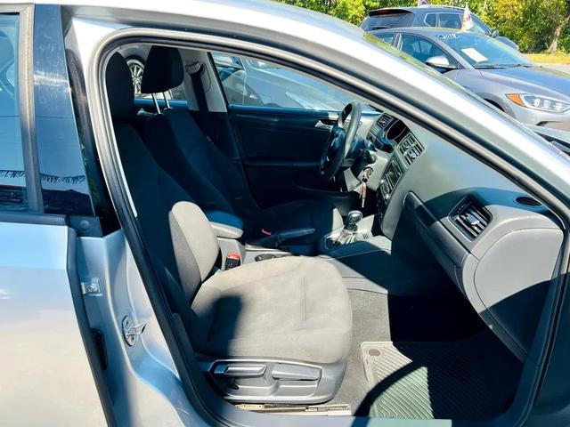 Photo of 2015 Silver Volkswagen Jetta