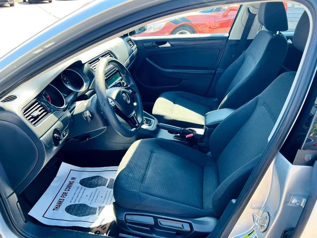 Photo of 2015 Silver Volkswagen Jetta