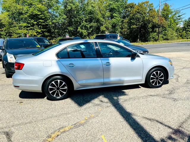 Photo of 2015 Silver Volkswagen Jetta