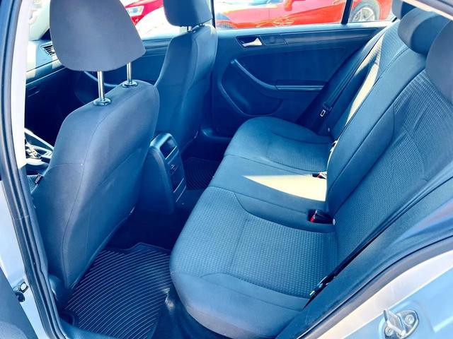 Photo of 2015 Silver Volkswagen Jetta
