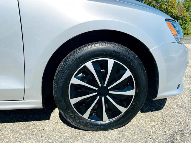 Photo of 2015 Silver Volkswagen Jetta