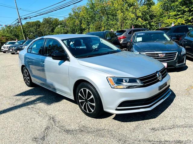 Photo of 2015 Silver Volkswagen Jetta