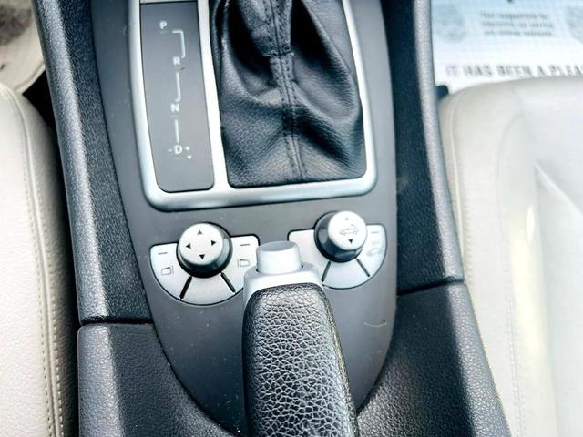 Photo of 2011 Silver Mercedes-Benz SLK-Class