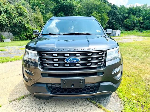 Photo of 2017 Gray Ford Explorer