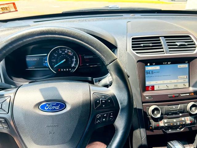 Photo of 2017 Gray Ford Explorer