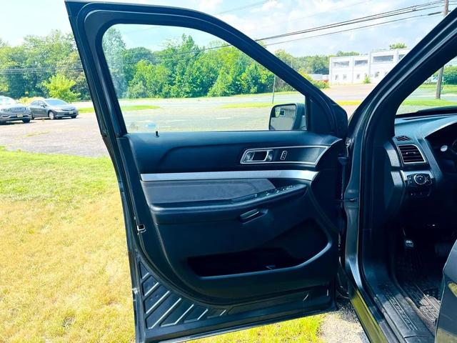 Photo of 2017 Gray Ford Explorer