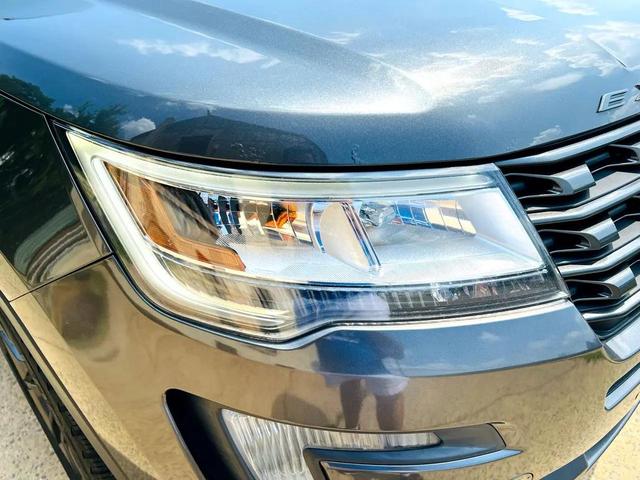 Photo of 2017 Gray Ford Explorer
