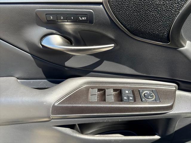 Photo of 2019 Nebula Gray Pearl Lexus ES 350