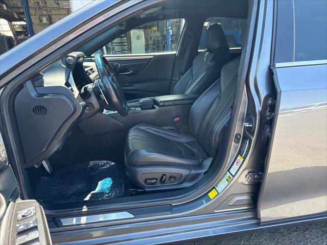 Photo of 2019 Nebula Gray Pearl Lexus ES 350