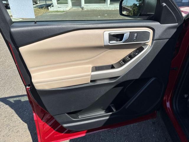 Photo of 2022 Rapid Red Metallic Tinted Clearcoat Ford Explorer