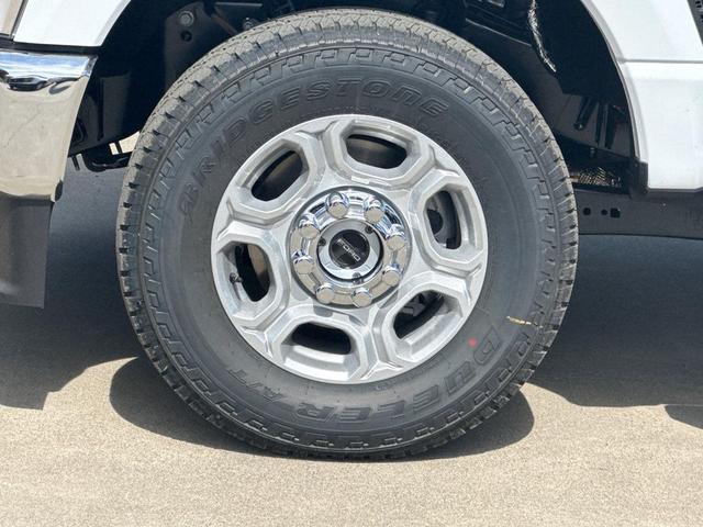 Photo of 2026 Oxford White Ford F-250