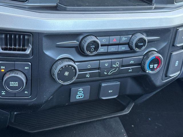 Photo of 2025 Oxford White Ford F-350