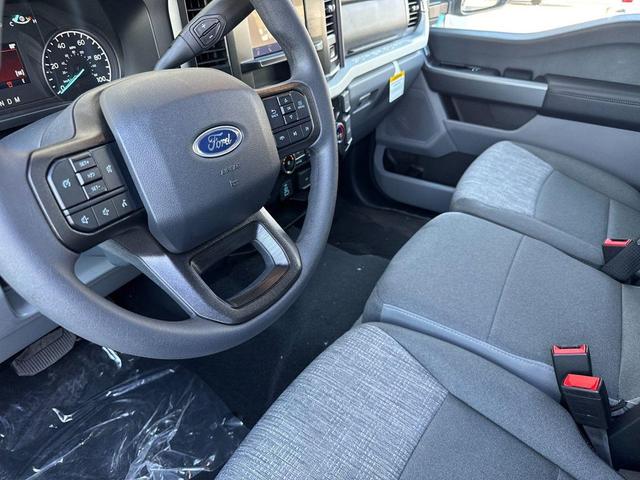 Photo of 2026 Oxford White Ford F-250