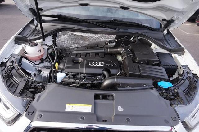Photo of 2015 White Audi Q3