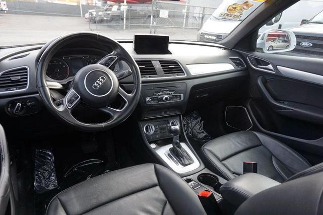 Photo of 2015 White Audi Q3