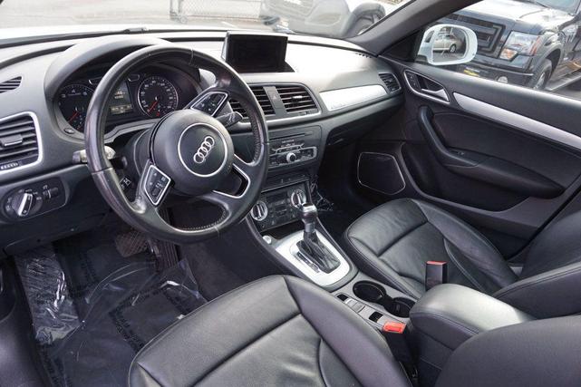 Photo of 2015 White Audi Q3