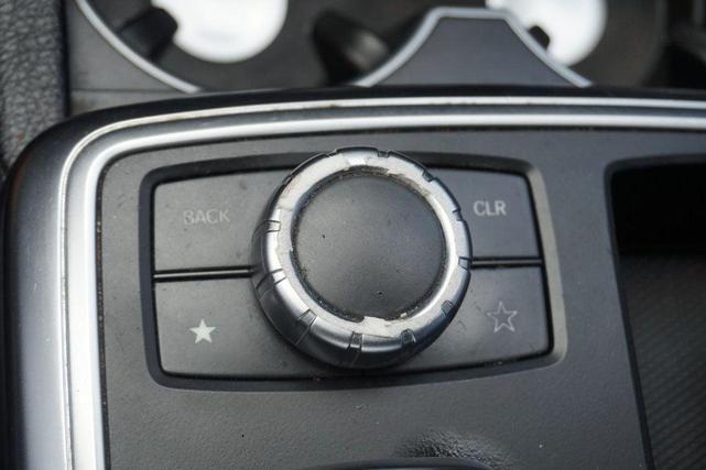 Photo of 2014 Diamond Silver Metallic Mercedes-Benz M-Class