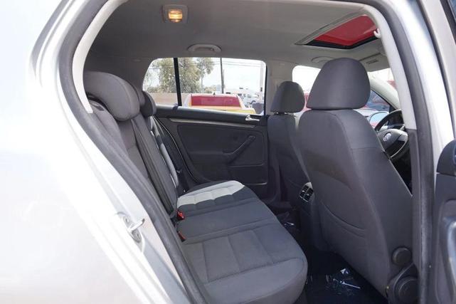 Photo of 2007 Reflex Silver Volkswagen Rabbit