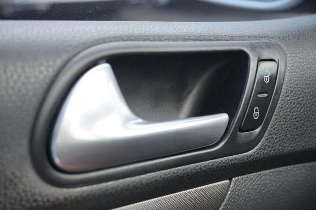 Photo of 2007 Reflex Silver Volkswagen Rabbit