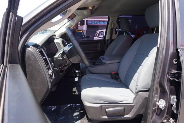 Photo of 2019 Granite Crystal Metallic Clearcoat RAM 1500
