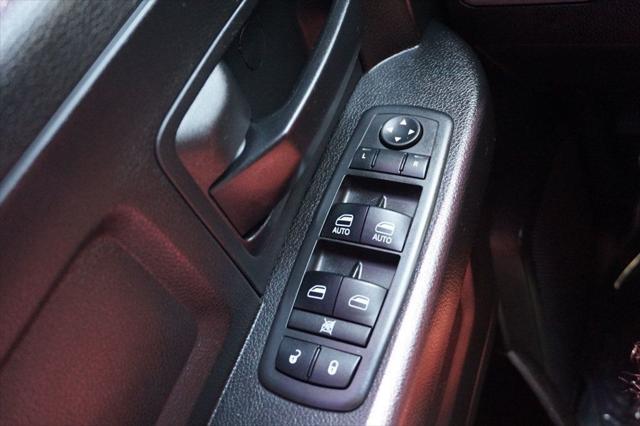 Photo of 2019 Granite Crystal Metallic Clearcoat RAM 1500