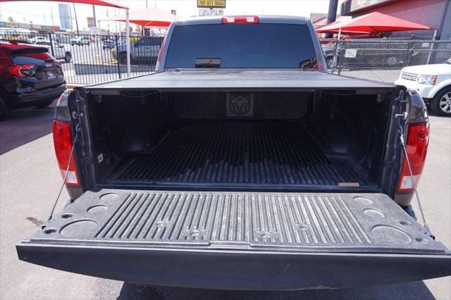 Photo of 2019 Granite Crystal Metallic Clearcoat RAM 1500