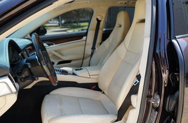 Photo of 2013 Burgundy Porsche Panamera