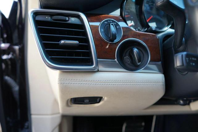 Photo of 2013 Burgundy Porsche Panamera