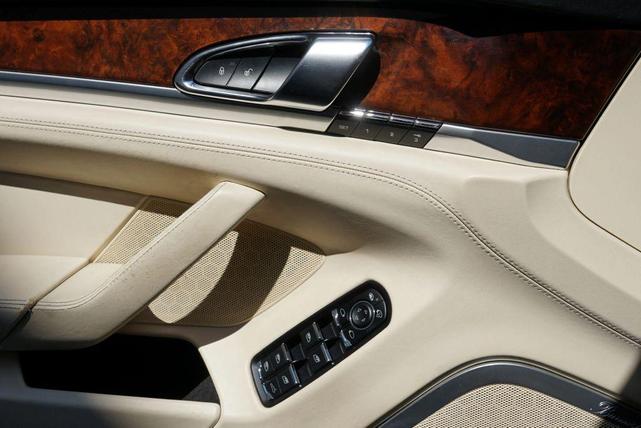 Photo of 2013 Burgundy Porsche Panamera