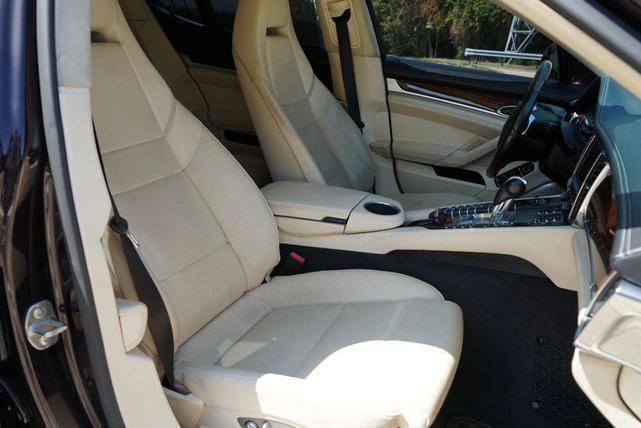 Photo of 2013 Burgundy Porsche Panamera