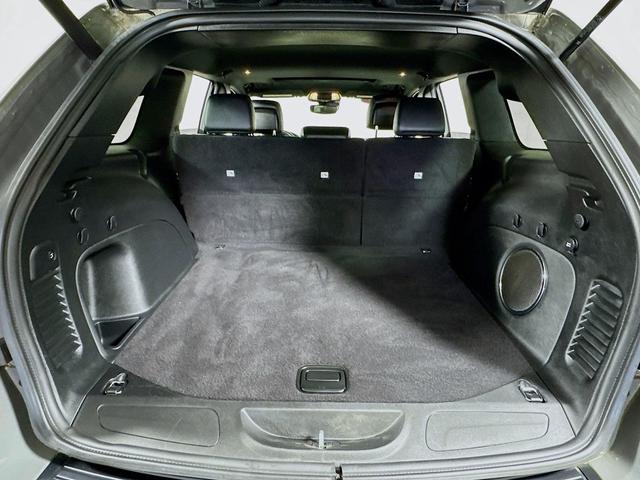 Photo of 2022 Sting Gray Jeep Grand Cherokee
