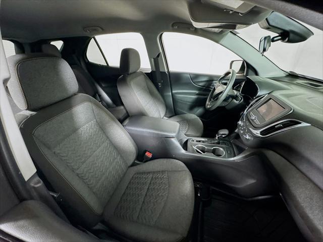 Photo of 2023 Summit White Chevrolet Equinox