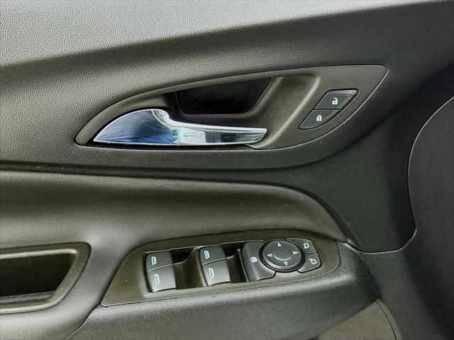 Photo of 2023 Summit White Chevrolet Equinox