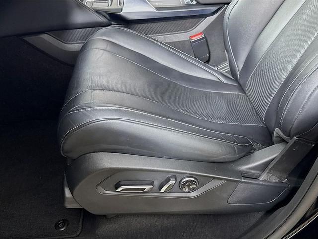 Photo of 2022 Majestic Black Pearl Acura MDX
