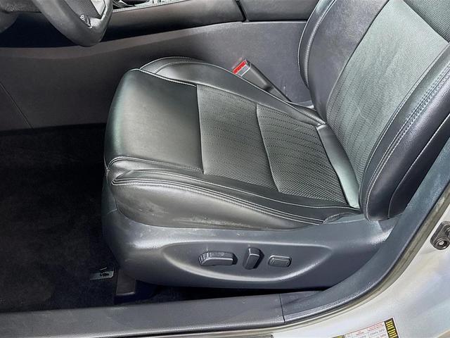Photo of 2019 Brilliant Silver Nissan Maxima