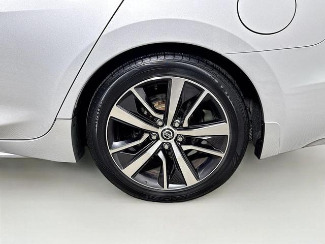 Photo of 2019 Brilliant Silver Nissan Maxima