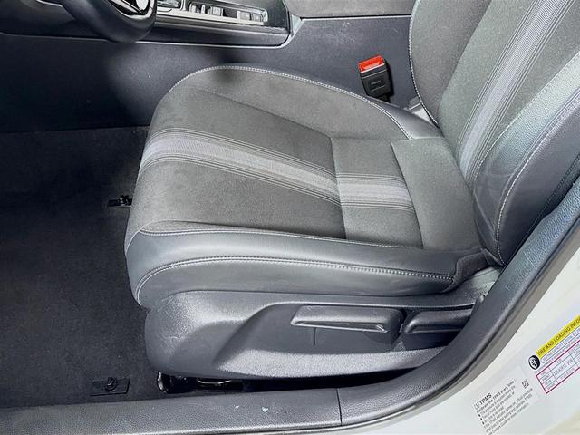 Photo of 2022 Platinum White Pearl Honda Civic