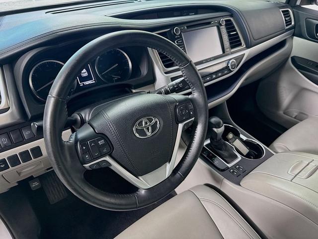 Photo of 2018 Celestial Silver Metallic Toyota Highlander