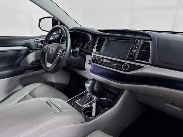 Photo of 2018 Celestial Silver Metallic Toyota Highlander
