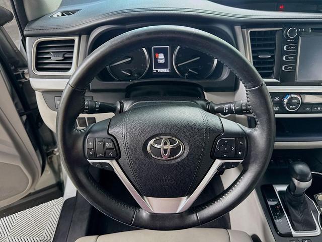 Photo of 2018 Celestial Silver Metallic Toyota Highlander
