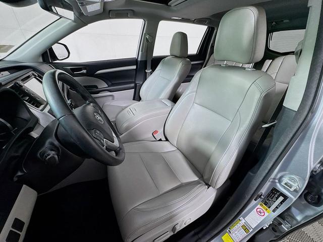 Photo of 2018 Celestial Silver Metallic Toyota Highlander