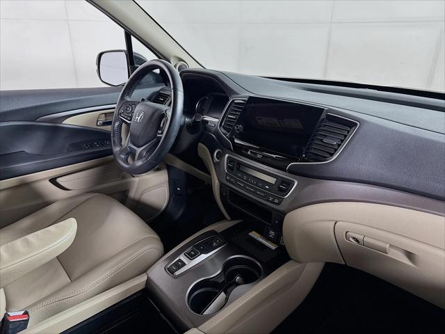 Photo of 2022 Deep Scarlet Pearl Honda Pilot