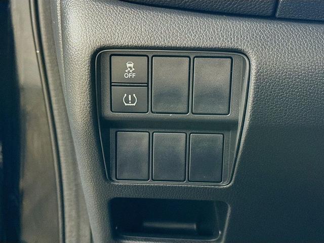 Photo of 2017 Crystal Black Pearl Honda CR-V