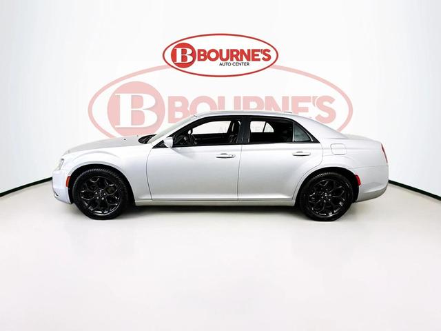 Photo of 2020 Silver Mist Clearcoat Chrysler 300