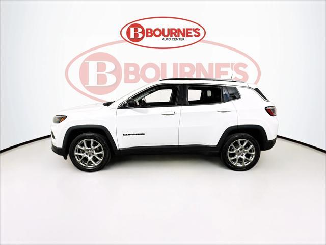 Photo of 2022 Bright White Jeep Compass