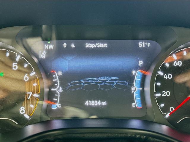 Photo of 2022 Bright White Jeep Compass