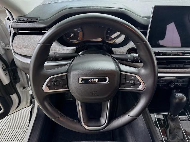 Photo of 2022 Bright White Jeep Compass