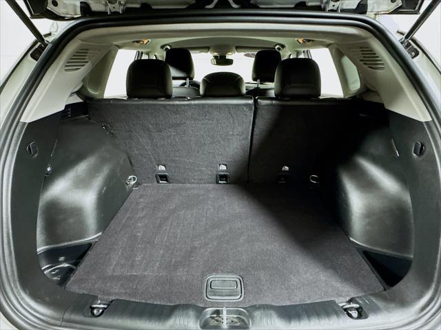 Photo of 2022 Bright White Jeep Compass